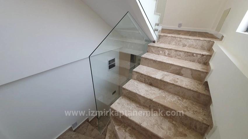 Вилла 3+1 С Бассейном И Садом На Продажу На Берегу Моря В Сеферихисаре, Паямлы