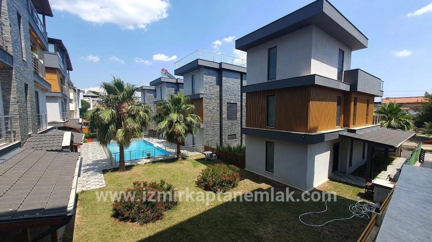 Для продажи Вилла 3+1 в Payamlı Seferihisar Doğanbey - 180 m²