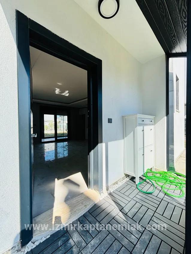 Для продажи Летний 3+1 в Cumhuriyet Seferihisar Doğanbey - 180 m²
