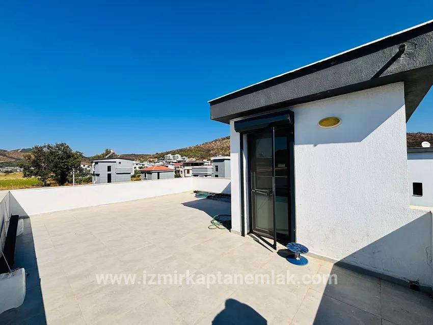 Для продажи Летний 3+1 в Cumhuriyet Seferihisar Doğanbey - 180 m²