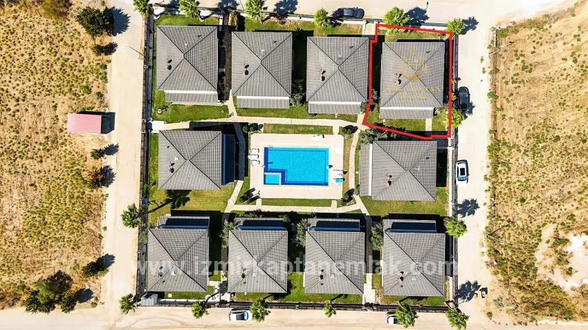 Для продажи Летний 3+1 в Cumhuriyet Seferihisar Doğanbey - 290 m²
