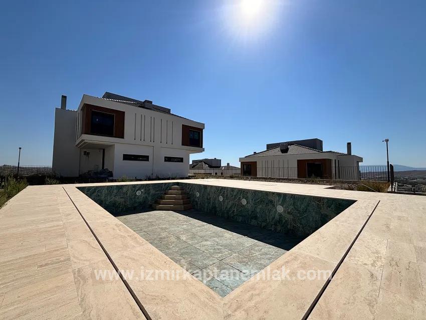 Для продажи Вилла 3+2 в Turabiye Seferihisar - 240 m²