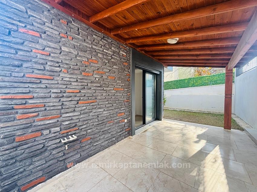 Вилла 4+1 С Видом На Море И Кондоминиумом На Продажу В Районе Сеферихисар-Доганбей