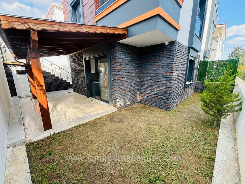 Вилла 4+1 С Видом На Море И Кондоминиумом На Продажу В Районе Сеферихисар-Доганбей