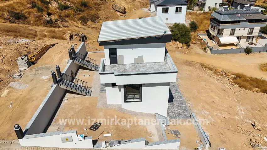 Для продажи Летний 2+1 в Atatürk Seferihisar Doğanbey - 115 m²