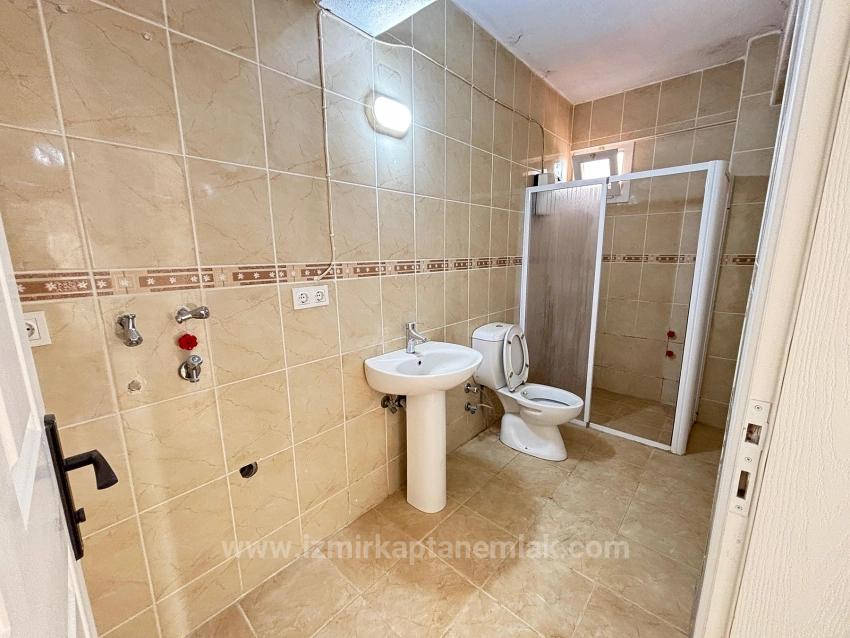 Продаётся Квартира 2+1 В Районе Сеферихисар-Уркмез С Отдельной Кухней И Садом. Без Расходов.