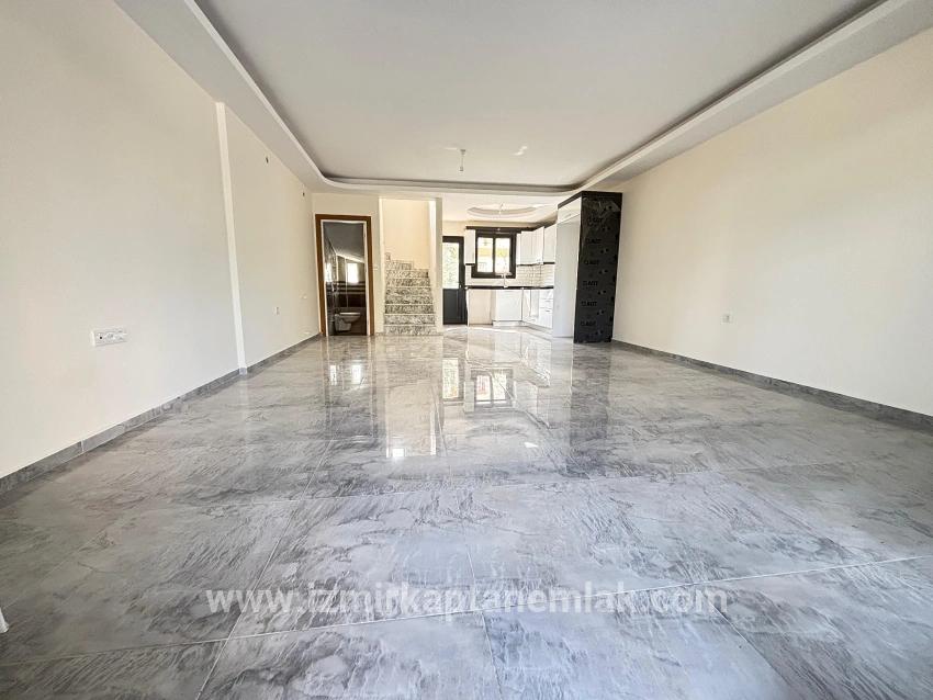 Для продажи Летний 3+1 в Payamlı Seferihisar Doğanbey - 180 m²