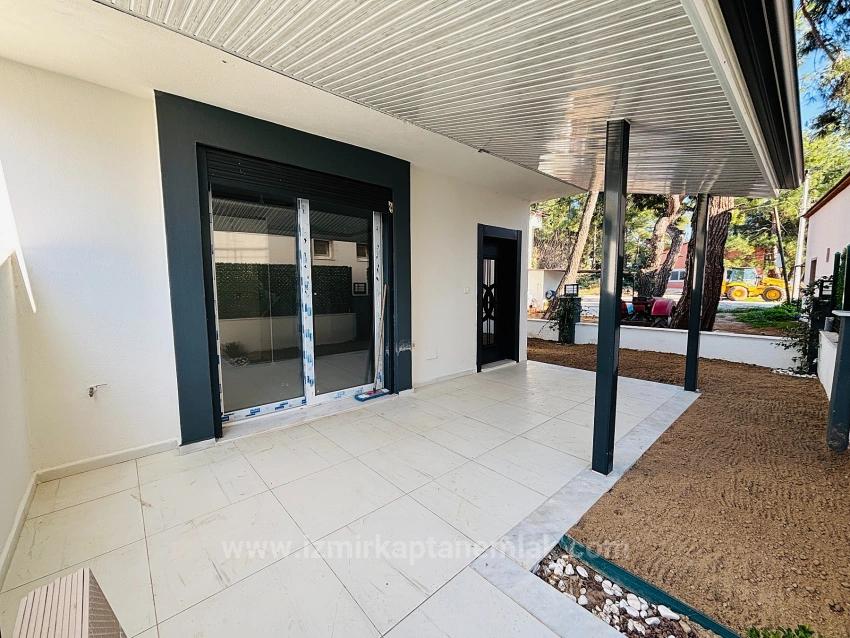 Новая Вилла 2+1 С Лицензией На Продажу С Садом В Районе Сеферихисар-Паямлы