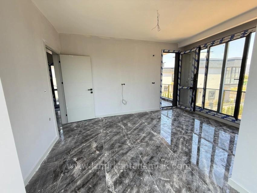 Вилла 2+1 С Отдельным Садом На Продажу В Сеферихисар Доганбей