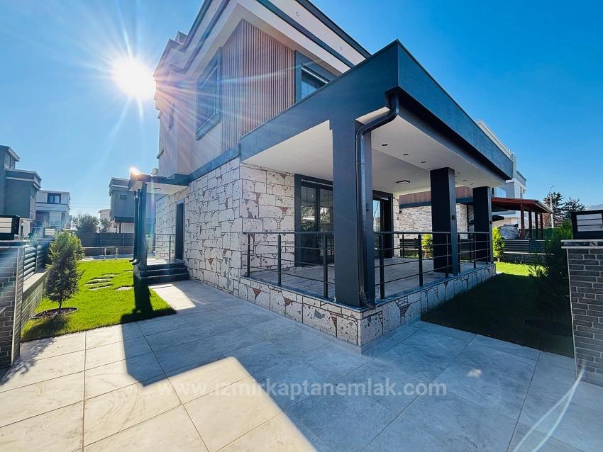 Для продажи Летний 3+1 в Cumhuriyet Seferihisar Doğanbey - 300 m²