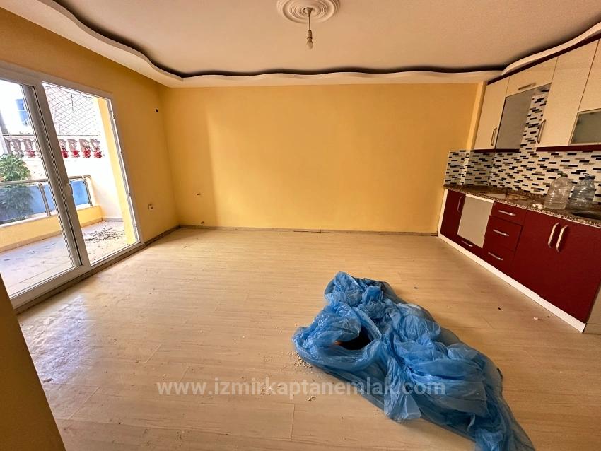 Квартира 2+1 На Продажу В Районе Сеферихисар-Уркмез, В Центре Города, В 150 Метрах От Пляжа