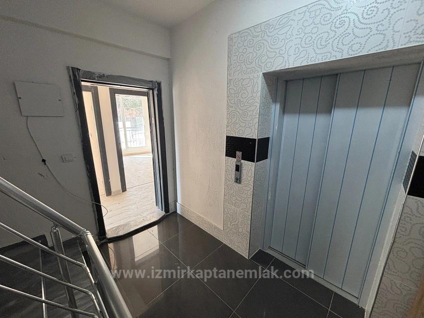 Дуплекс 2+2 На Продажу В Мендерес Гюмюльдур Февзи Чакмак