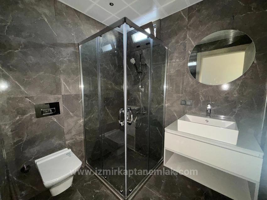 Квартира 2+1 На Первом Этаже С Большим Садом В Сеферихисар Чолакибрагим, Измир