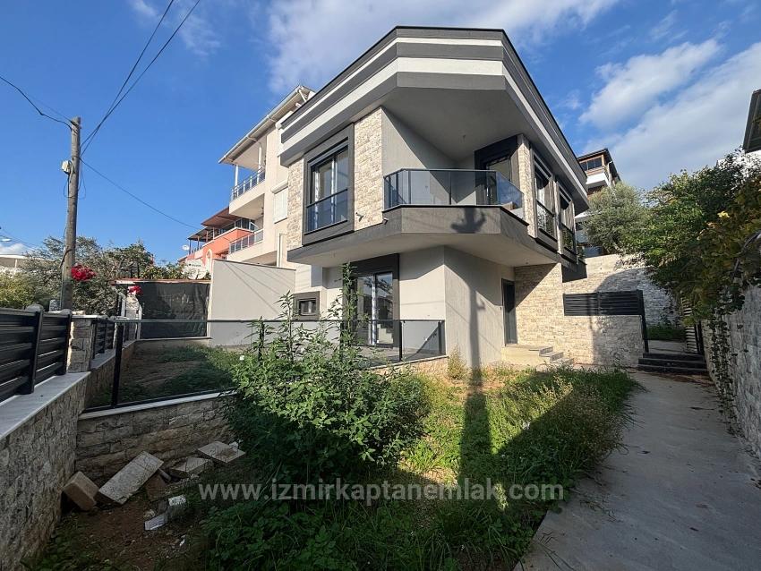 Для Продажи Вилла 2+1 в Mersin Alanı Seferihisar Ürkmez - 274 m²