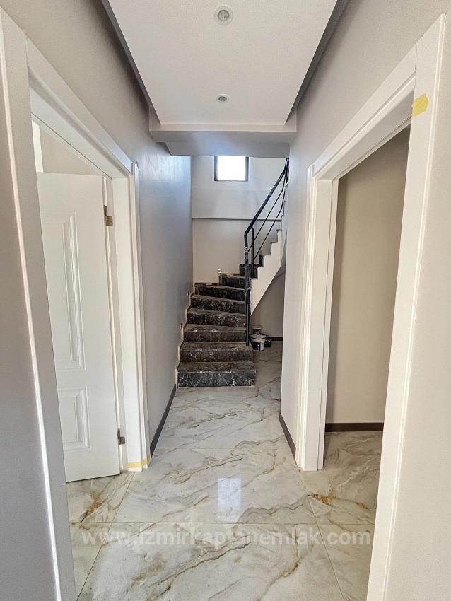 Отдельная Вилла 3+1 На Продажу В Измире, Сеферихисар Юрмез, 1100 Метров От Моря