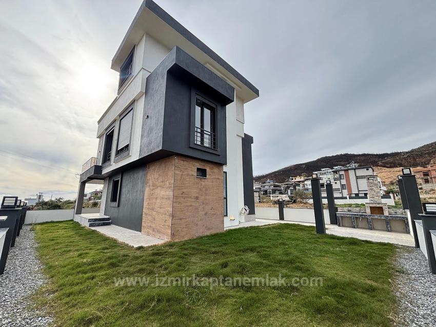 Для Продажи Семейный Дом 4+1 в Atatürk Seferihisar Doğanbey - 285 m²