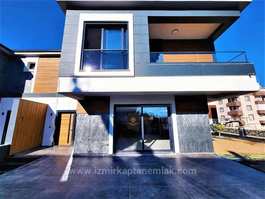 Ультра Роскошная Вилла 3+1 С Большим Садом На Продажу В Измире, Сеферихисар Камикебир