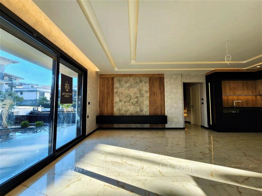 Ультра Роскошная Вилла 3+1 С Большим Садом На Продажу В Измире, Сеферихисар Камикебир