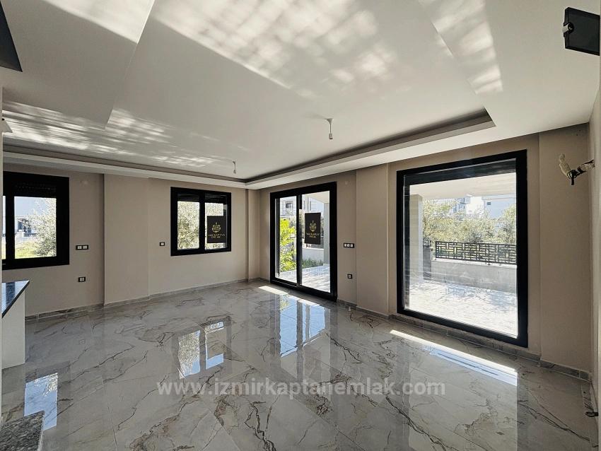 Отдельно Стоящая Двухуровневая Вилла 3+1 С Ванной Комнатой В Районе Паямлы, Сеферихисар, Измир.