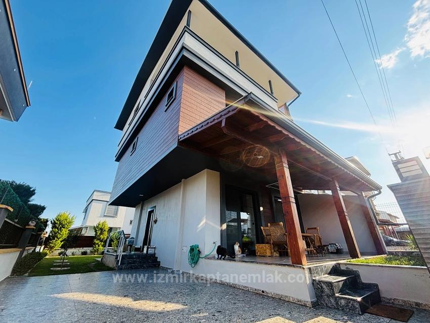 Отдельно Стоящая Вилла С 3 Спальнями И 1 Ванной Комнатой, Просторным Садом И Ванной Комнатой В Каждой Спальне.