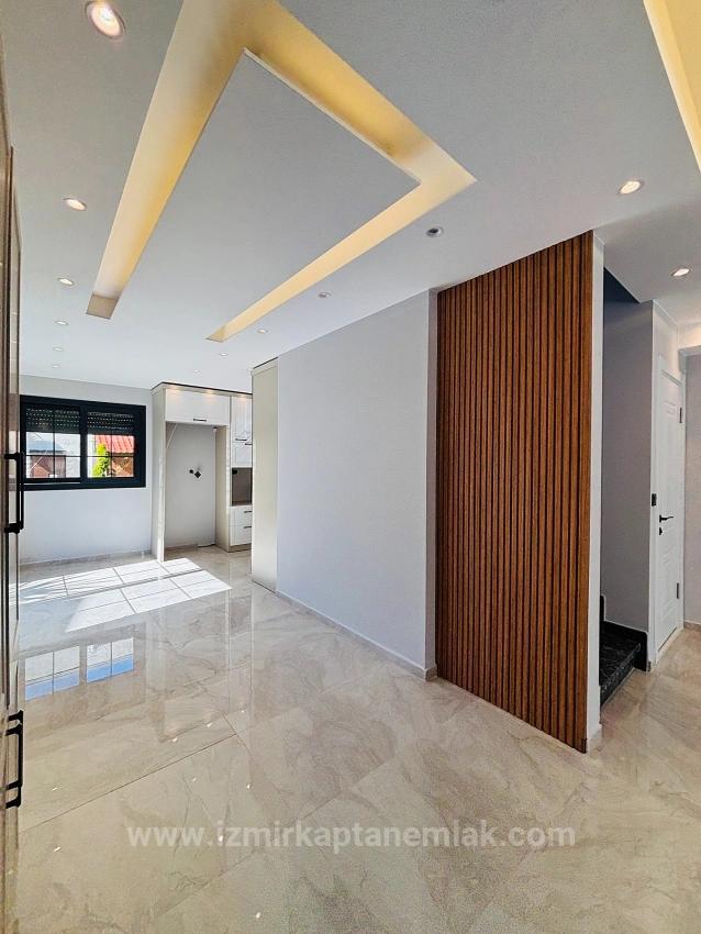 Элитный Летний Дом Класса Люкс С 3 Спальнями И 1 Ванной Комнатой, Оборудованный Системой «Умный Дом», В 50 Метрах От Моря В Уркмезе, Сеферихисар, Измир.