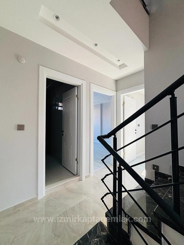 Элитный Летний Дом Класса Люкс С 3 Спальнями И 1 Ванной Комнатой, Оборудованный Системой «Умный Дом», В 50 Метрах От Моря В Уркмезе, Сеферихисар, Измир.