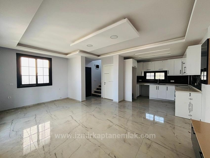 Вид На Море, Отопление Природным Газом, Двухквартирная Летняя Вилла 3+1 В Акардже, Чеферихисар, Измир