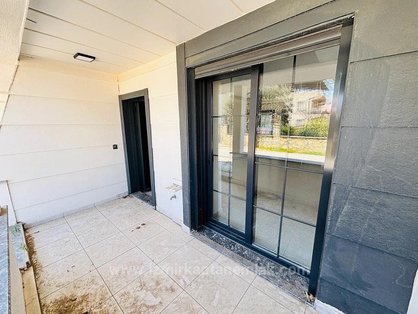 Продается Отремонтированная Квартира 1+1 В Измире, Район Сеферихисар Паямлы, Улица Дениз