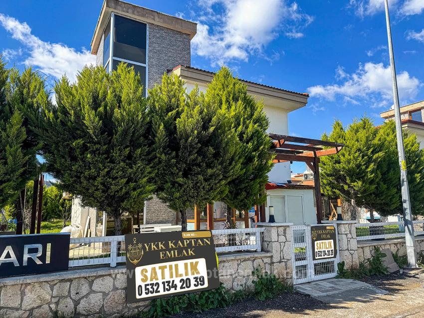 Продается Вилла 3+1 В Закрытом Жилом Комплексе С Бассейном В Районе Джумхуриет, Сеферихисар, Измир.