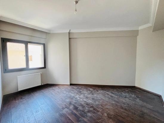 Квартира 2+1 На Первом Этаже С Парковкой На Продажу В Районе Хыдырлык, Сеферихисар, Измир