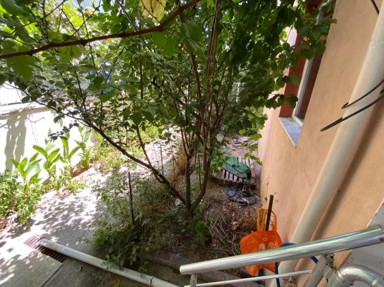 İzmir Seferihisar в Мерсин район махалле широкая с садом 2+1 продается квартира