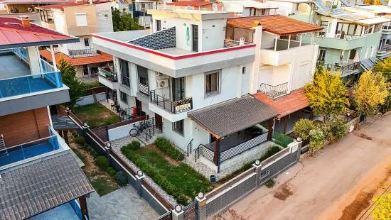 İzmir Seferihisar в районе Payamlı с садом полностью меблирована 2+1 для аренды вилла
