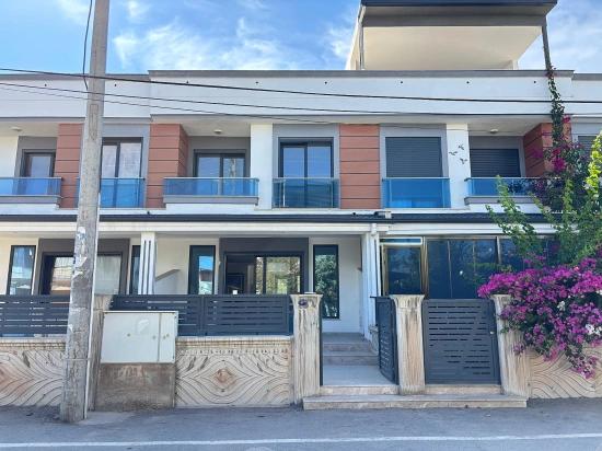 Просторная Вилла 3+1 На Продажу В Центре Сеферихисар Доганбей