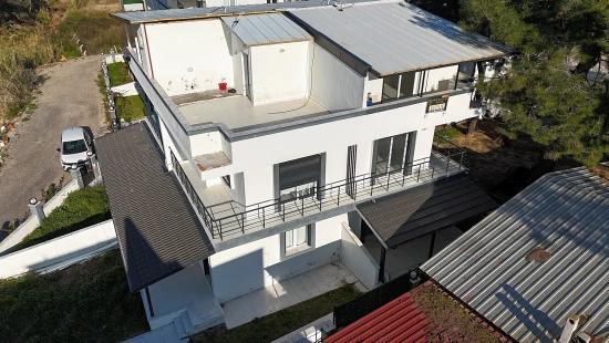 Новая Вилла 2+1 С Лицензией На Продажу С Садом В Районе Сеферихисар-Паямлы
