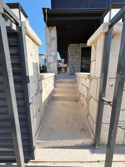 Большой И Просторный Триплекс 6+2 На Продажу В Центре Сеферихисар Паямлы