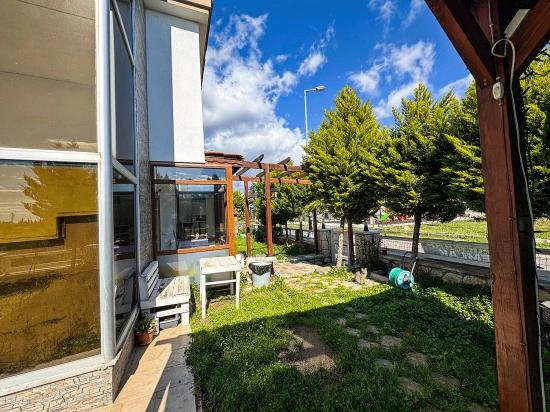 Продается Вилла 3+1 В Закрытом Жилом Комплексе С Бассейном В Районе Джумхуриет, Сеферихисар, Измир.