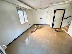 Продается Вилла С 2 Спальнями И 1 Ванной Комнатой В Центре Района Паямлы В Сеферихисаре, Измир, В Нескольких Минутах Ходьбы От Моря.