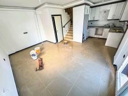 Продается Вилла С 2 Спальнями И 1 Ванной Комнатой В Центре Района Паямлы В Сеферихисаре, Измир, В Нескольких Минутах Ходьбы От Моря.