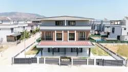 Для продажи Летний 3+1 в Cumhuriyet Seferihisar Doğanbey - 125 m²