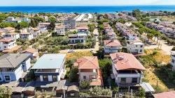 Для продажи Летний 4+1 в Cumhuriyet Seferihisar Doğanbey - 160 m²