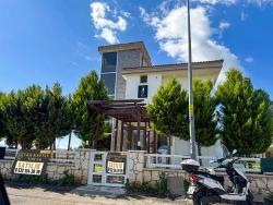 Для продажи Вилла 3+1 в Cumhuriyet Seferihisar Doğanbey - 160 m²