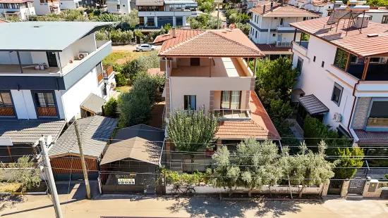В İzmir Seferihisar, Районе Cumhuriyet 4+1 На Продажу Отдельная Вилла