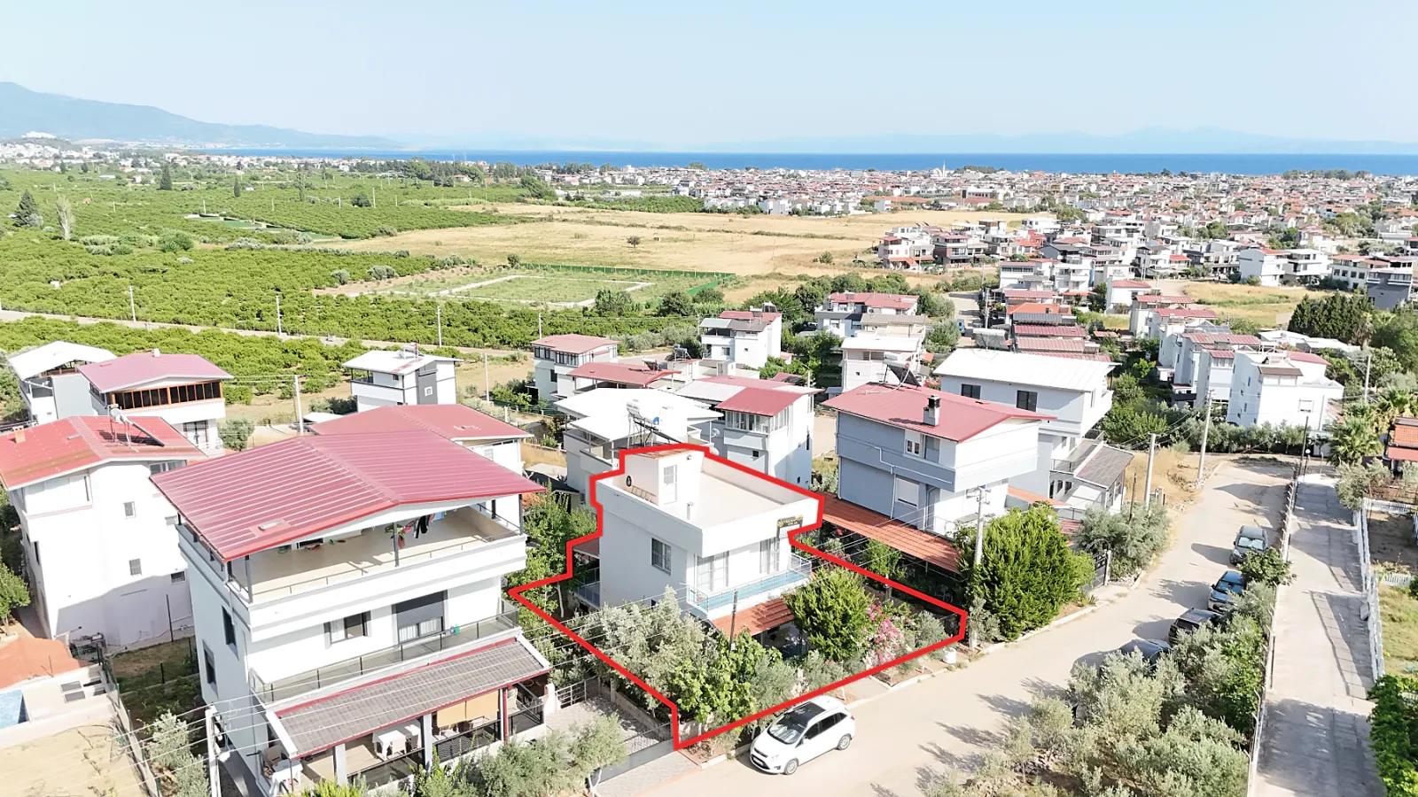 İzmir Seferihisar Cumhuriyet Mahallesi’nde 310 m² İçerisinde satılık 3+1 dubleks villa
