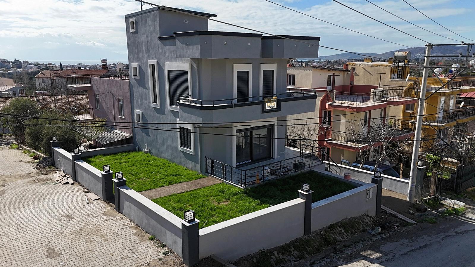 İzmir Seferihisar Ürkmez’de Denize 1100 Metre Satılık 3+1 Müstakil Villa