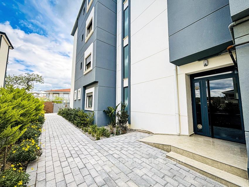 İzmir Seferihisar Çolakibrahim Bey Mahallesi’nde Havuzlu Güvenlik Kameralı Site İçerisinde