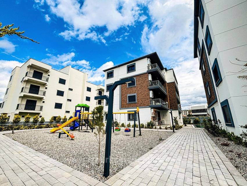 İzmir Seferihisar Çolakibrahim Bey Mahallesi’nde Havuzlu Güvenlik Kameralı Site İçerisinde