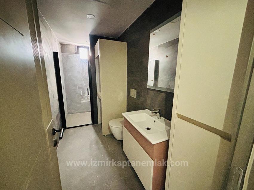 İzmir Seferihisar Çolakibrahim Bey Mahallesi’nde Havuzlu Güvenlik Kameralı Site İçerisinde