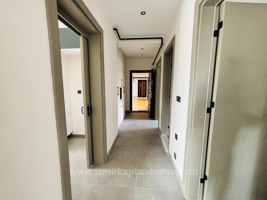 İzmir Seferihisar Çolakibrahim Bey Mahallesi’nde Havuzlu Güvenlik Kameralı Site İçerisinde