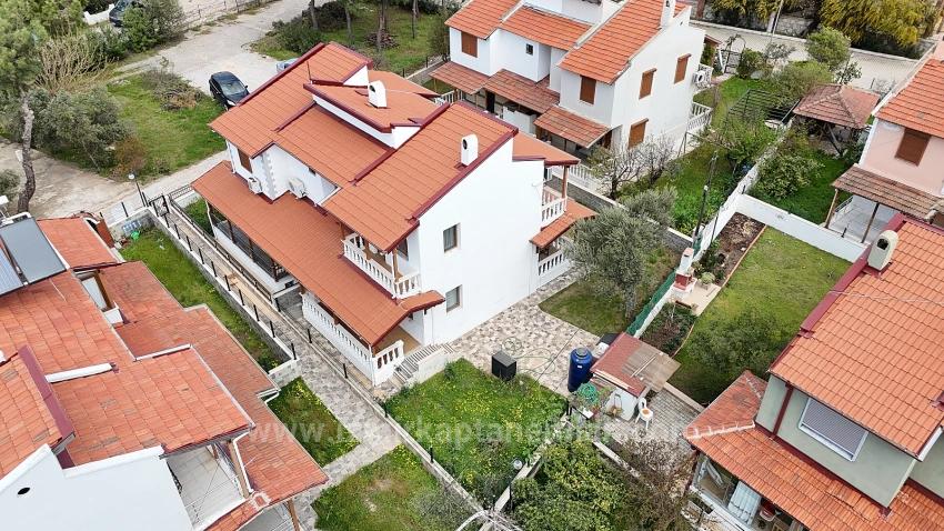 İzmir Seferihisar Payamlı Mahallesi’nde Denize 200M Geniş Bahçeli 3+1 Satılık Villa