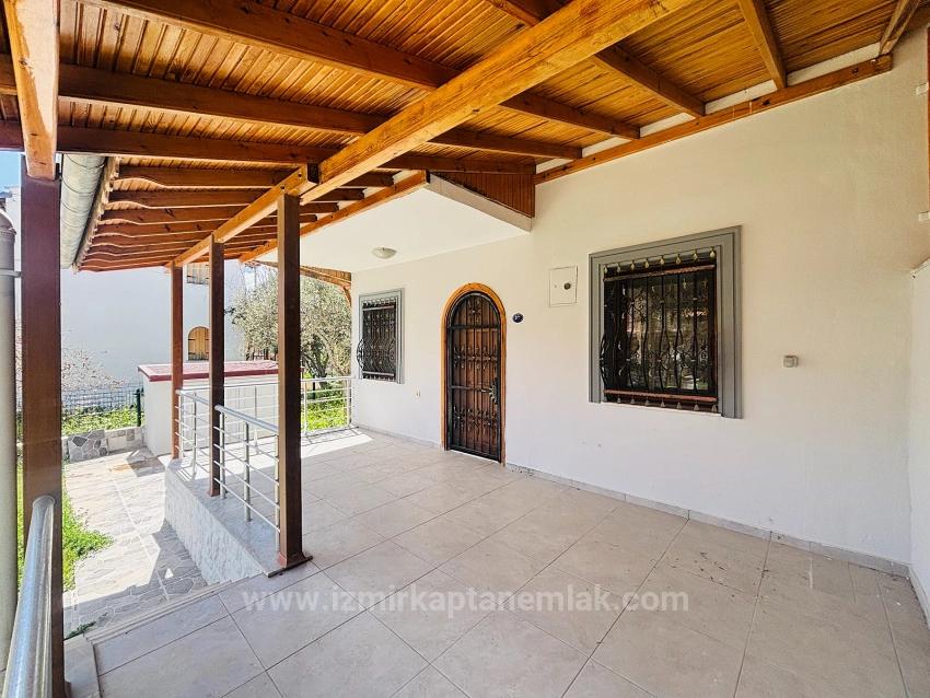 İzmir Seferihisar Payamlı Mahallesi’nde Denize 200M Geniş Bahçeli 3+1 Satılık Villa